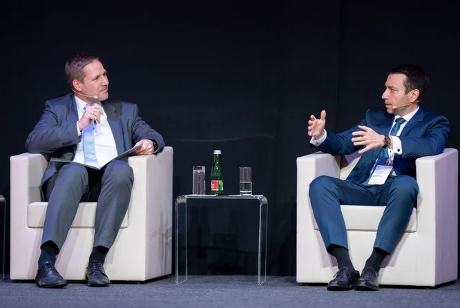 Gottfried Haber and Christoph Pesau discussing at the financial market panel at CEEI 2023 in Vienna